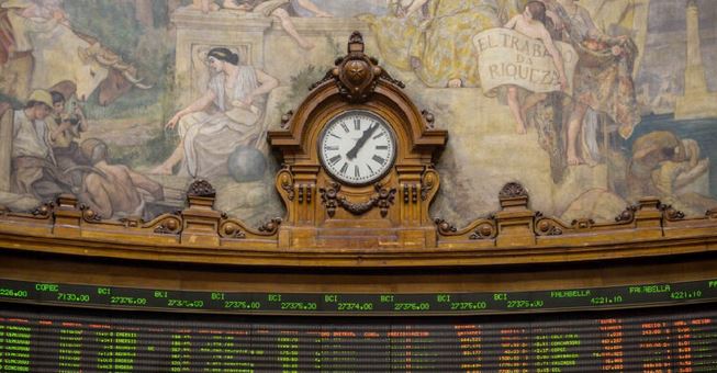 El IPSA sube e intenta recuperarse de dos jornadas seguidas en rojo por la guerra en Irán