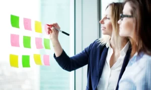 Nuevos llamados Corfo buscan potenciar emprendimientos innovadores liderados por mujeres