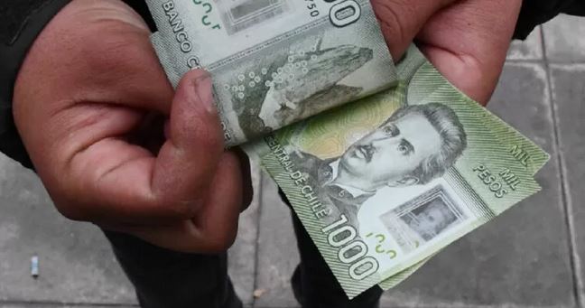 Gobierno cambia reajuste al sueldo mínimo y ahora propone alza de $14 mil