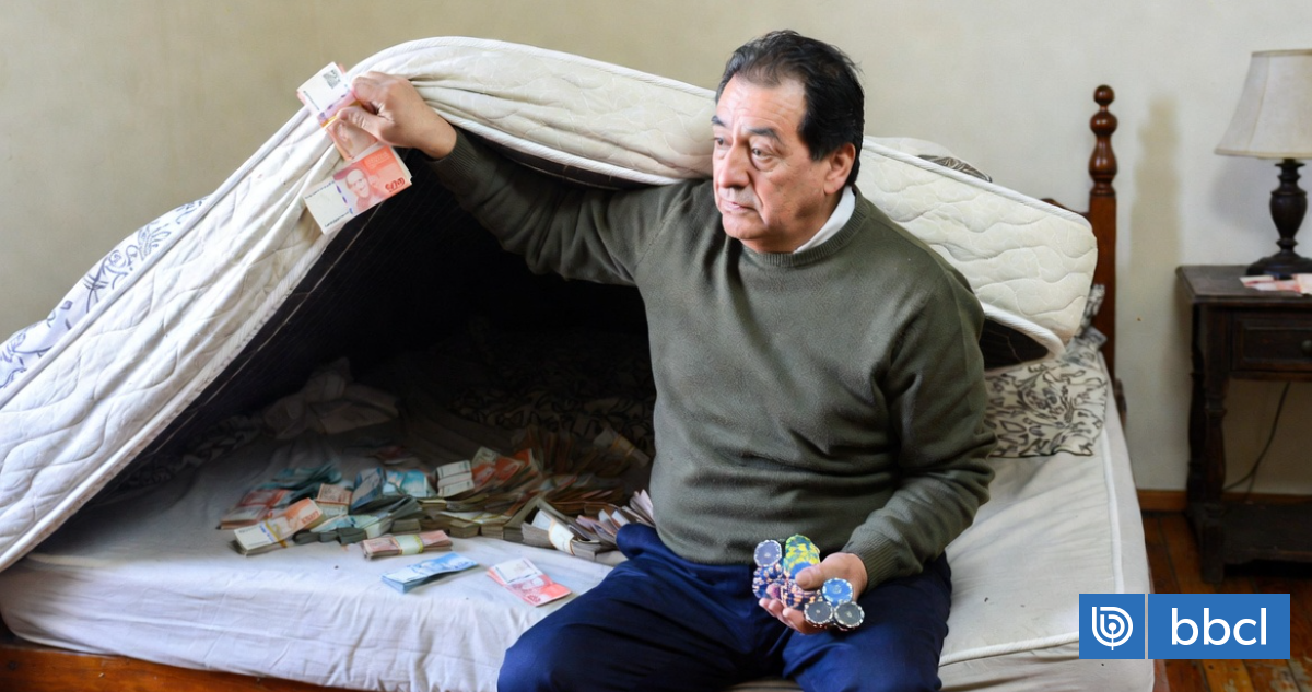 Uno de 5 chilenos guarda dinero bajo el colchón y gran porcentaje juega en casinos para ganar extra