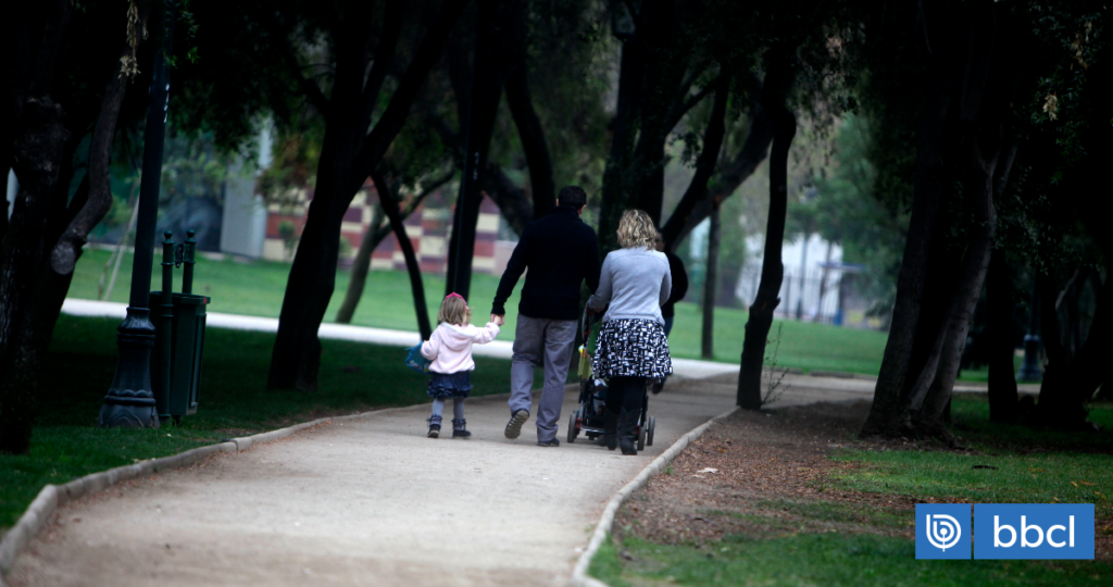 Gobierno advierte los riesgos laborales y gasto fiscal que implicaría el extender postnatal a 1 año