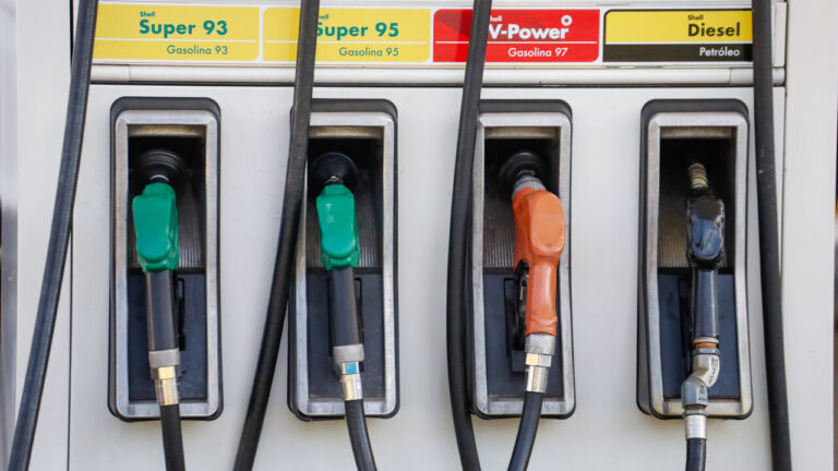 Combustibles frenan alza e inflación anual se modera de 4,3% a 3,5%