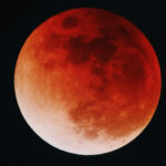 El calendario astronómico de agosto trae un eclipse lunar visible en Chile