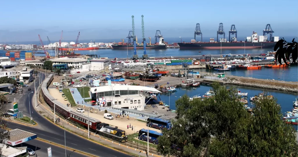 Cómo cambiaría el futuro del puerto de San Antonio si Chile adopta planificación similar a la peruana