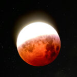 ¿A qué hora ver el eclipse lunar de este jueves en Chile?