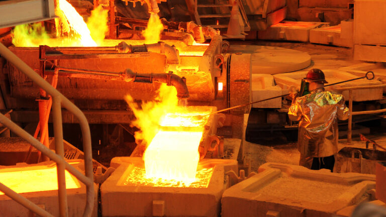 Cobre cierra la semana a la baja pero sigue sobre los US$ 6,5 la libra pese a caída de 9,4% en la producción