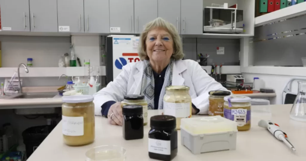 Gloria Montenegro recibe el Premio Nacional de Ciencias Aplicadas y Tecnológicas