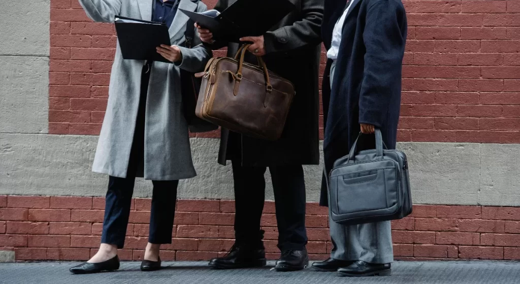 «El cartón» no basta: Cesantes con estudios superiores llegan al 8,3% en trimestre junio-agosto